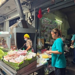 เจ๊รัตน์ อาหารตามสั่ง วัดกลาง