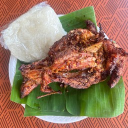 โครงไก่อั่วสมุนไพรอบโอ่ง+ข้าวเหนียว