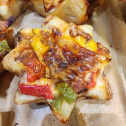 ขนมปังซาวด์โดวฟอคัชช่าหน้่าพิชช่าเบคอน