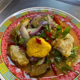 ยำปลาสลิดไข่ดาว