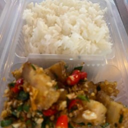 ข้าวหมูกรอบคั่วพริกเกลือ