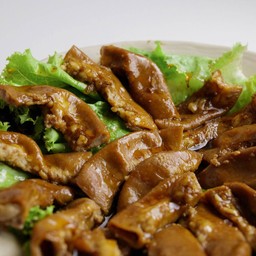 ไส้วัวพะโล้ (100 กรัม)