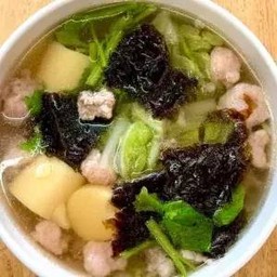 ต้มจืดเต้าหู้หมูสับ และสาหร่าย