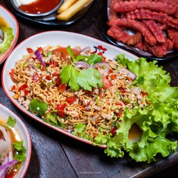 ยำมาม่าหมูสับ (Yum Mama)