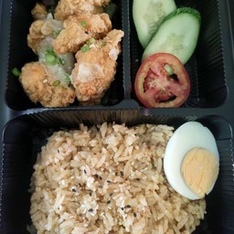 ข้าวไก่กรอบสไปน์ซี่