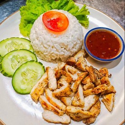 ข้าวหน้าสเต็กอกไก่ ซอสเกรวี่/จิ้มแจ่ว