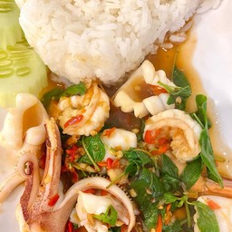 กะเพราทะเล ราดข้าว