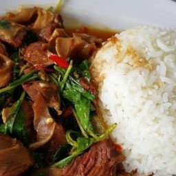 ข้าวกระเพราเนื้อตุ๋น