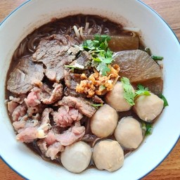 ก๋วยเตี๋ยวเนื้อ น้ำตก