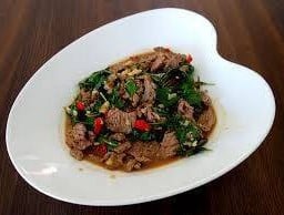 กะเพราบ้านยักษ์