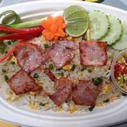 ข้าวผัดเบค่อน