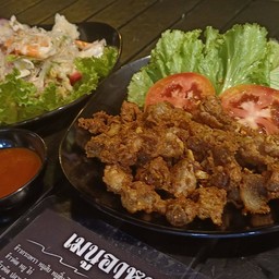 นัดชิลล์ อาหารตามสั่ง ฝั่งตรงข้ามโรงบาลค่ากฤษศรีวรา