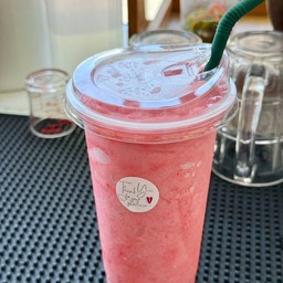 สตรอว์เบอร์รี่ปั่นโยเกิร์ต