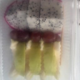 8/11ผลไม้สดพร้อมทาน&ยำแซ่บ