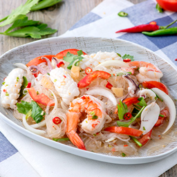 ยำวุ้นเส้น หรือมาม่า ชาวประมง