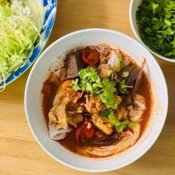 ข้าวไข่ข้น กะเพราพริกแห้ง (ครัวบ้านเรา)