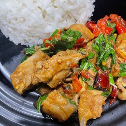 กะเพราหมูตุ๋นกระดูกอ่อนขุนช้าง