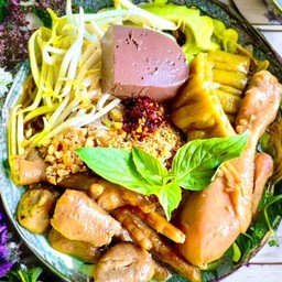 ก๋วยเตี๋ยวไก่มะระเส้นบะหมี่เหลือง