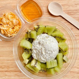 Greek Yogurt x กีวี่