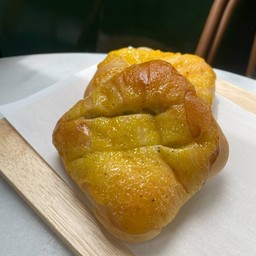 ขนมปังแฮมหมูหยองน้ำสลัดโบราณ