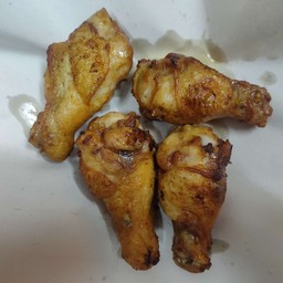ปีกบนทอดน้ำปลา 4 ชิ้น
