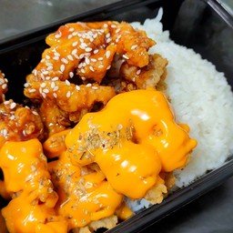 ข้าวหน้าไก่ทอดกรอบ ( ทูโทน )