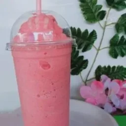 นมสดสตอเบอรี่ปั่น