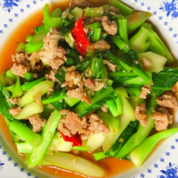 หมูสับผัดคะน้าปลาเค็ม