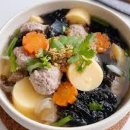 แกงจีดเต้าหู้สาหร่ายหมูสับ