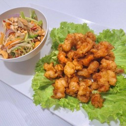 ยำกุ้งทอด