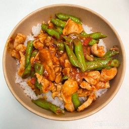 พริกเเกงไก่ราดข้าว