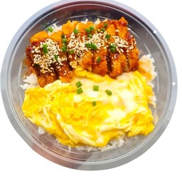 ข้าวไก่สะโพกราดซอสเกาหลี+ไข่ข้น