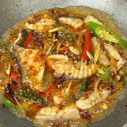 ผัดกระเพราปลาเทโพ