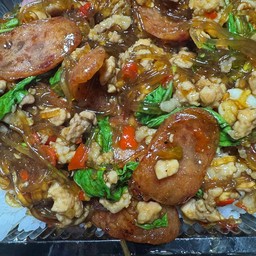 ผัดพริกแกงหน่อไม้ใบโหระพา