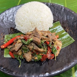 กะเพราเนื้อโกเบตุ๋นขุนช้าง