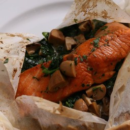 BAKED   NORWEGIAN    SALMON   WITH   SPINACH   AND   MUSHROOM