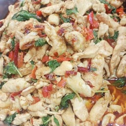 ผัดกะเพราไก่ชิ้น