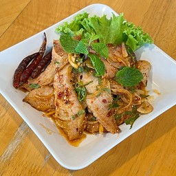 น้ำตกคอหมูคุโรบุตะ