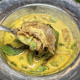 แกงเขียวหวานเนื้อ Kobe ตุ๋นขุนช้าง