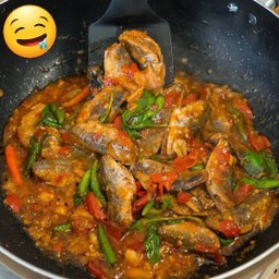 กะเพราปลากระป๋อง+ไข่ดาว.[ราดข้าว]