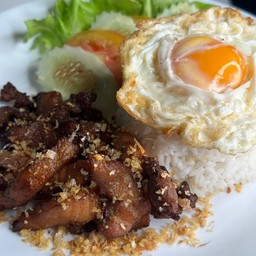 ข้าวหมูกระเทียม