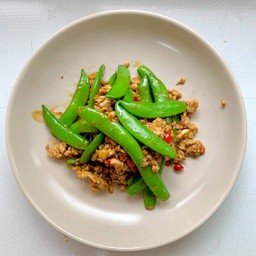 ผัดถั่วลันเตาหมูสับ