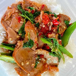 กะเพราหมูแดง