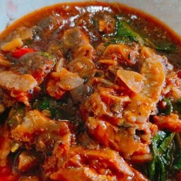 ผัดกระเพราปลากระป๋องเป็นกับ