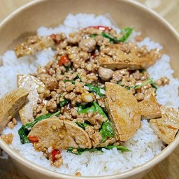 กระเพราหมูยอ + หมูสับ  ราดข้าว