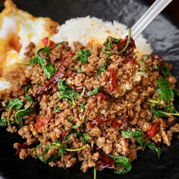 กะเพราหมูสับขุนช้าง