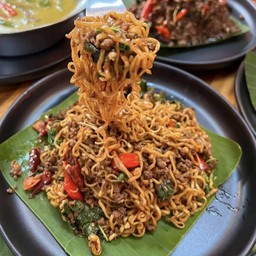 กะเพรามาม่าเนื้อสับ