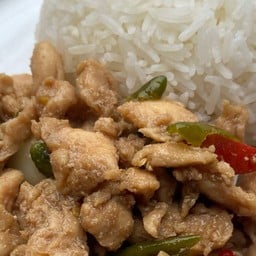 จานโจ๋ข้าวผัดพริกเนื้อ