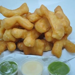 ปาท่องโก๋ ชุดกลาง 10 ชิ้น พร้อมเครื่องจิ้ม