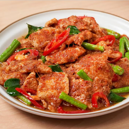 หมู หรือ  ไก่ ผัดพริกแกง เป็นกับข้าว